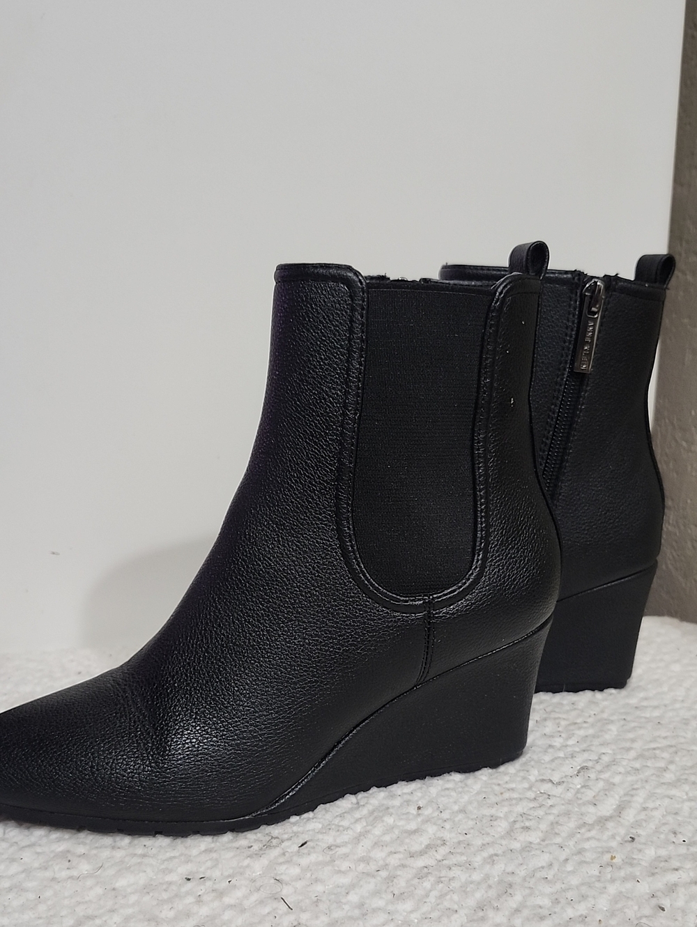Anne Klein Valore Black Pointed Toe Wedge Booties Sz 6.5 Fall Staple Officewear